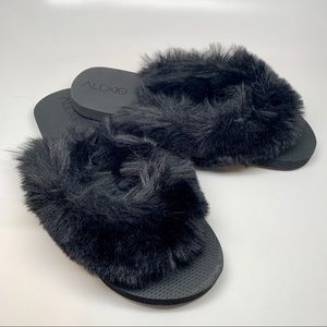 NWT Alexis faux fur flip flops